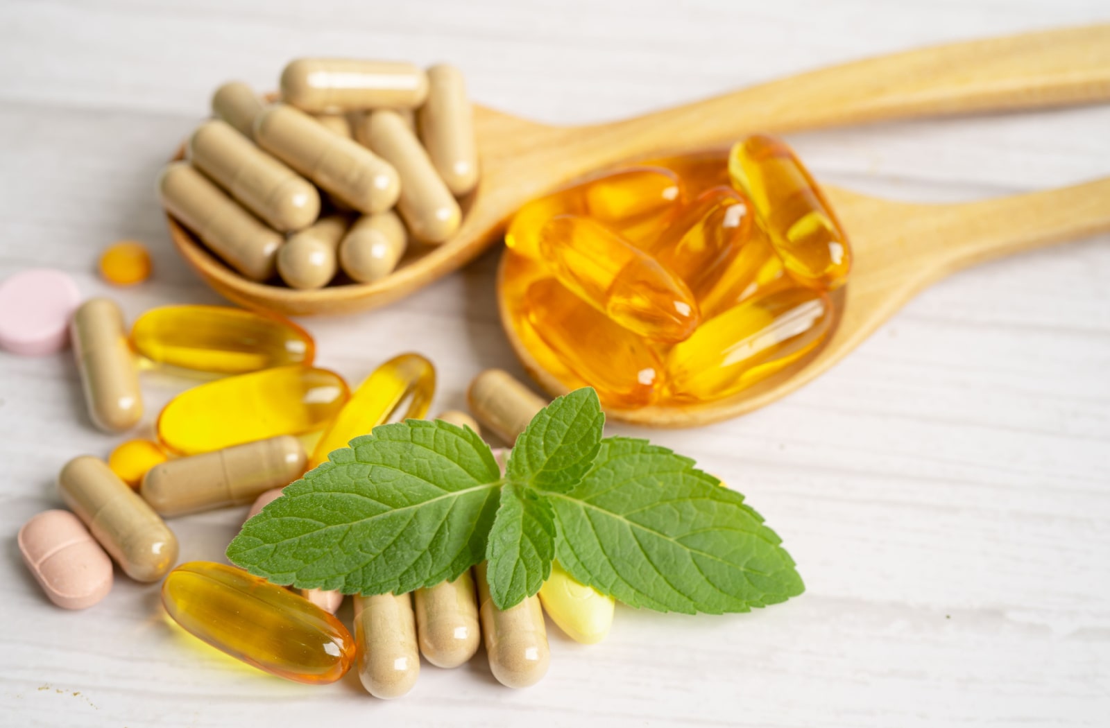 Omega 3 fish oil, vitamin A, D, and B12 supplements for dry eyes